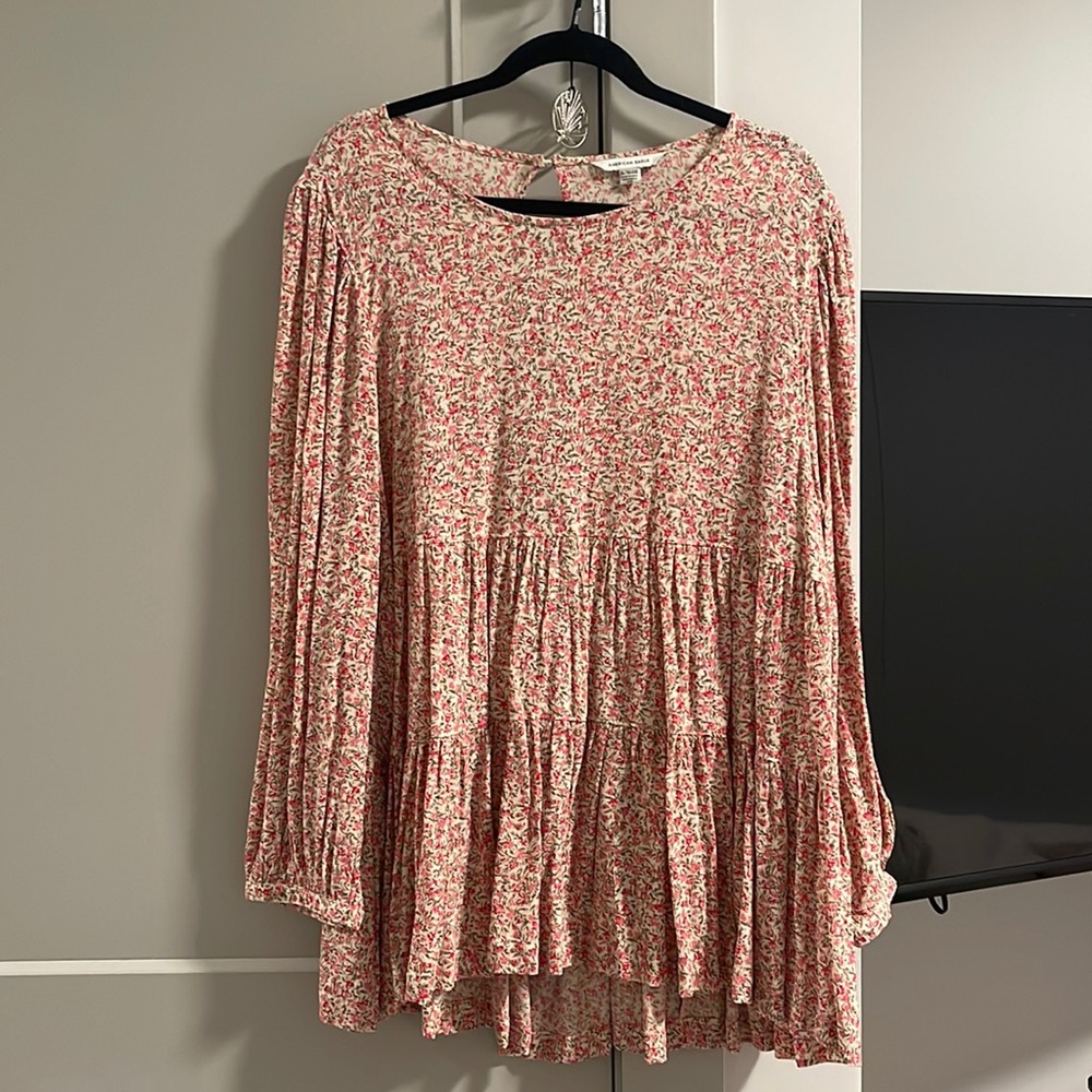 American Eagle Floral Flowy Blouse Open Back